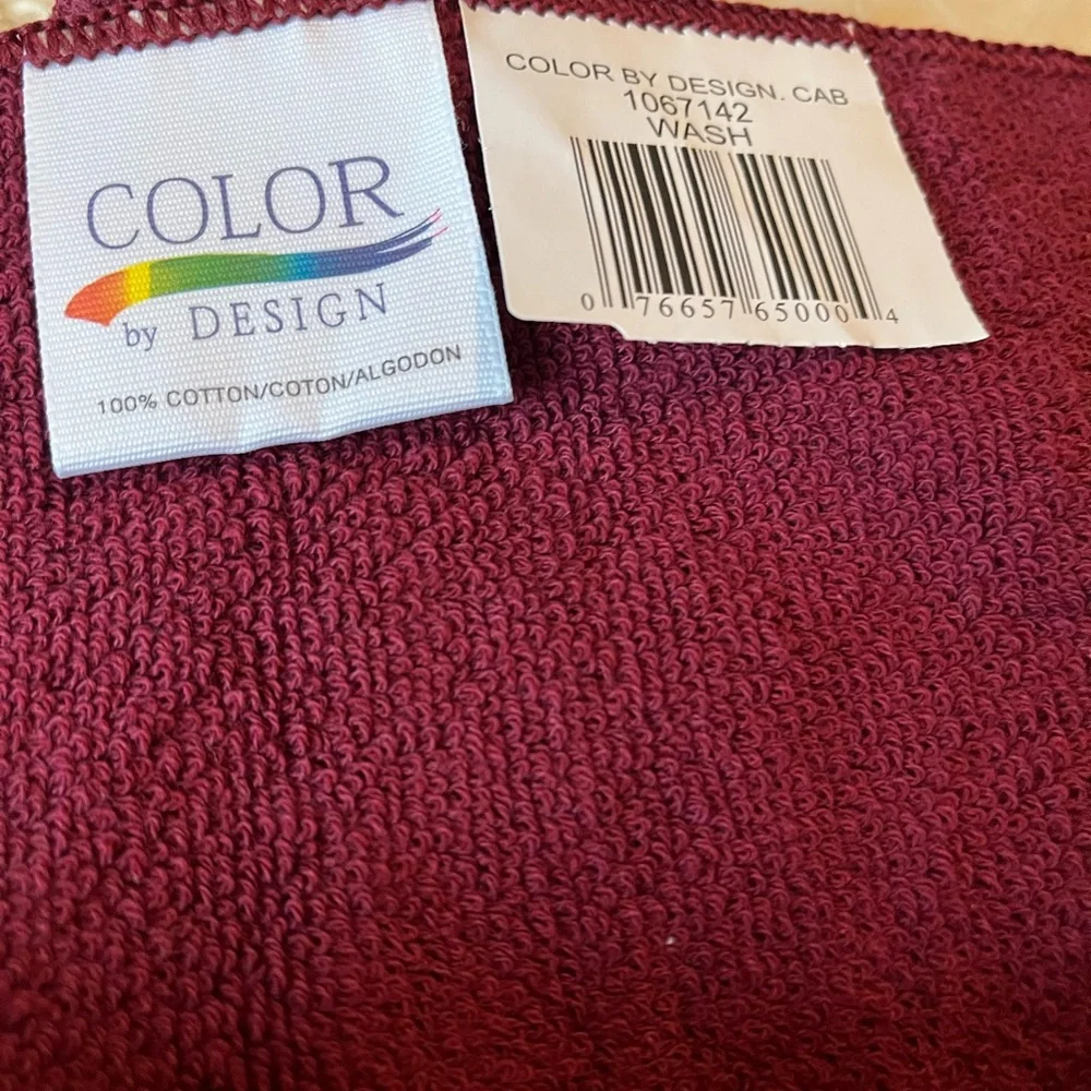 Burgundy Plush wash cloths- New with tags (not price tags)